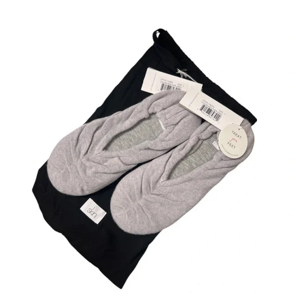 New with tags Skin Workdwide 100% Cashmere ballet slippers. Size Large (8-9) - Picture 1 of 4